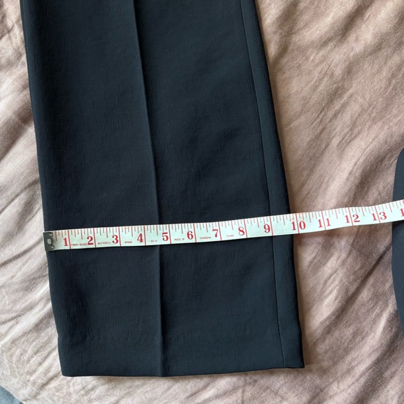 Aritzia Low Rise Effortless Crepette Pant in Black - Picture 15 of 15